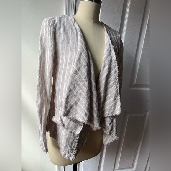 Linen jacket with unfinished edges - Picture 1 of 6